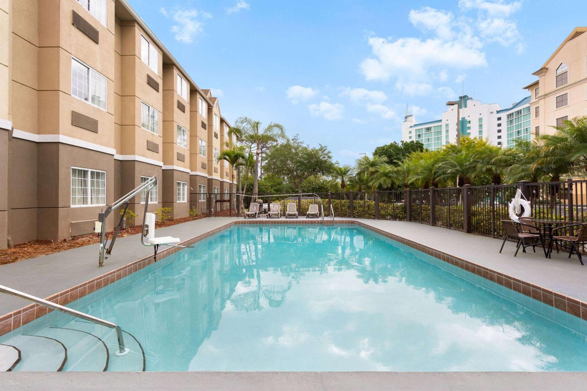 Baymont By Wyndham Orlando-International Dr-Universal Blvd ภายนอก รูปภาพ